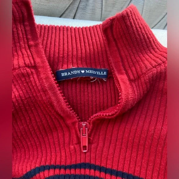 Brandy Melville Ribbed 3/4 Sleeve Sweater - Picture 3 of 5